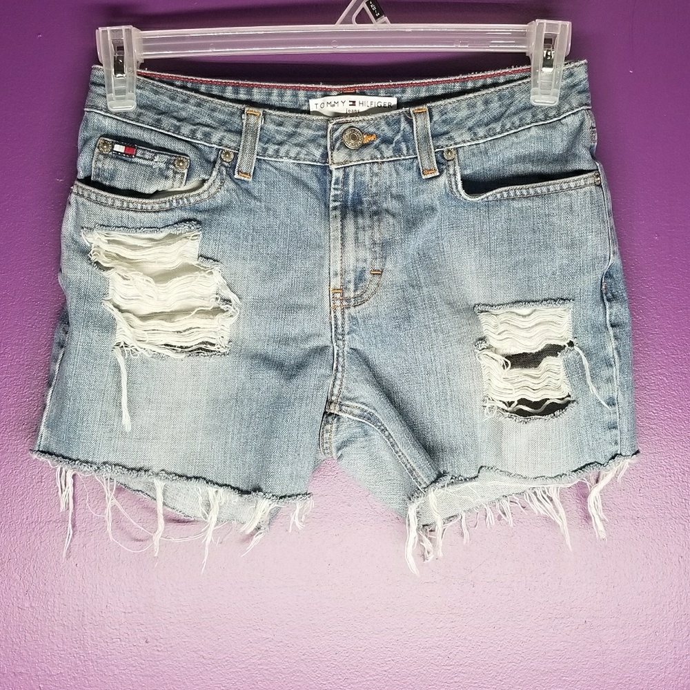 🌹Tommy Hilfiger Distressed Shorts🌹